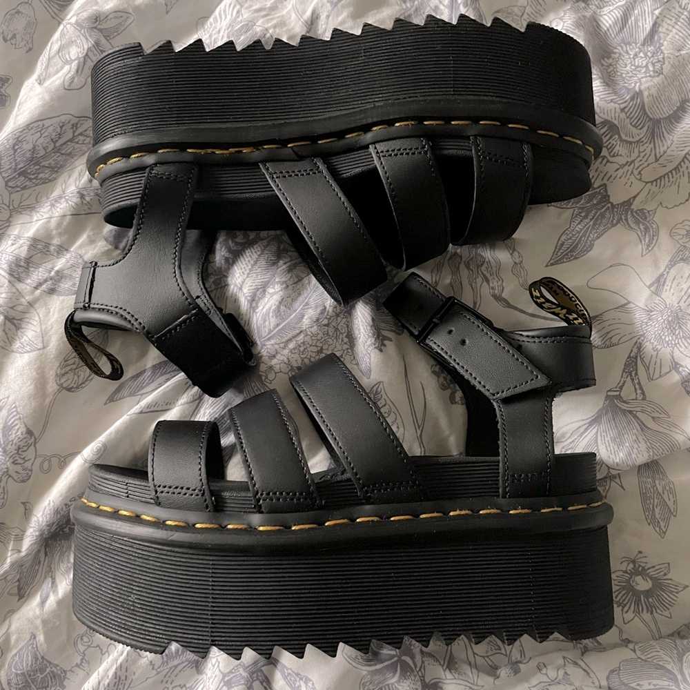 NWOT doc martens - blaire platform sandals 🖤